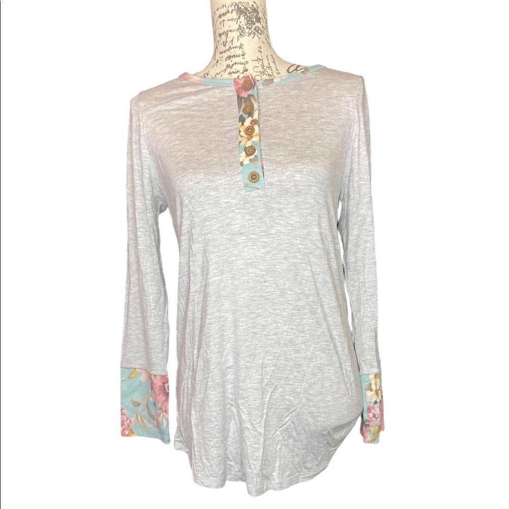4 for $35 Long sleeve flower top